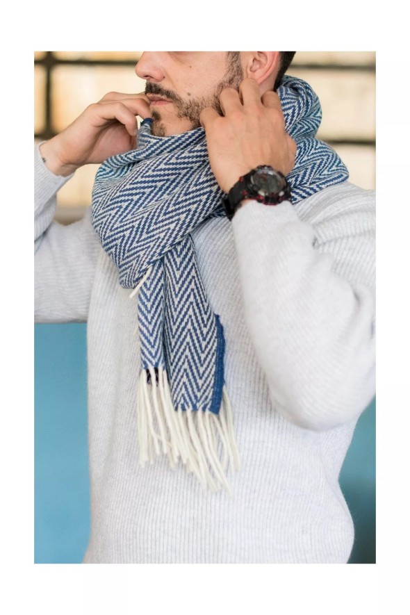 BUFANDA ESPINAS AZUL