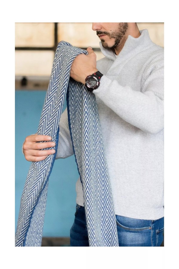 BUFANDA ESPINAS AZUL