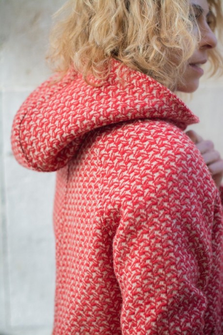 ABRIGO RAGLAN/CAPUCHA