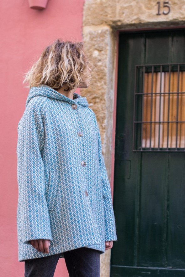 ABRIGO RAGLAN/CAPUCHA