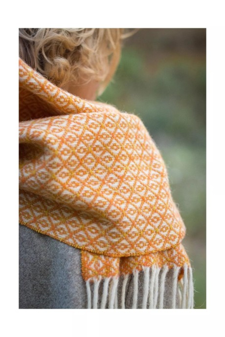 BUFANDA FLORES NARANJA/AMARILLO 2